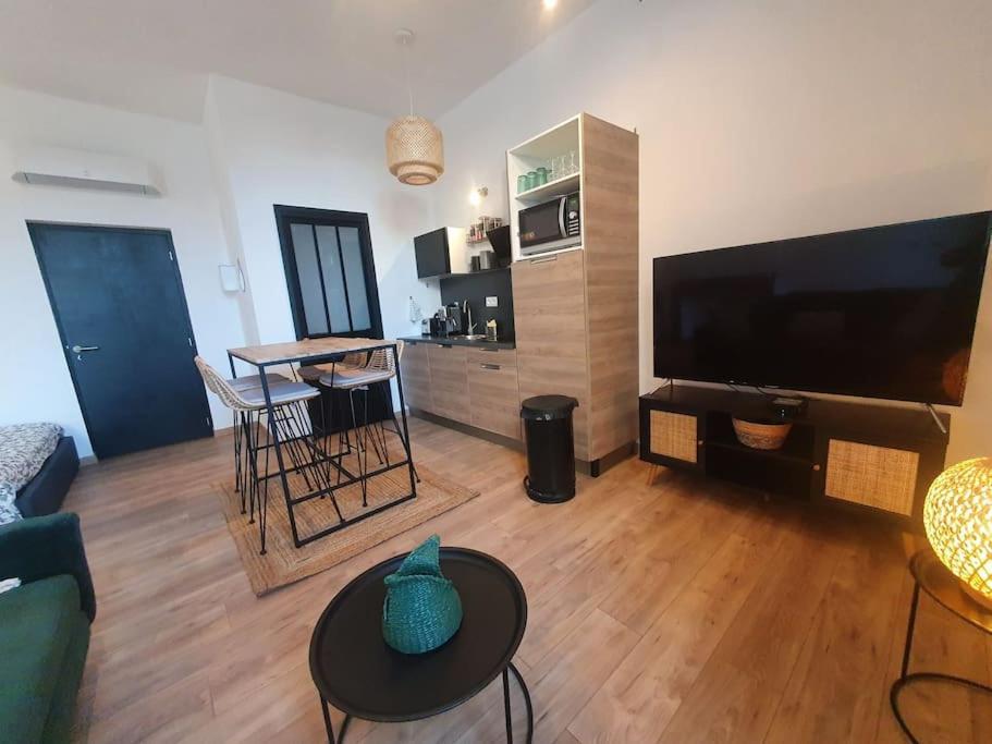 -Garrigue- Face A La Cite Medievale Studio Terrasse Classe 4☆ การ์กาซอน ภายนอก รูปภาพ